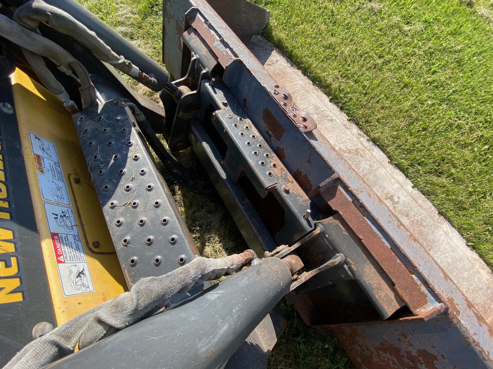 2011 NEW HOLLAND L220 - Image 16